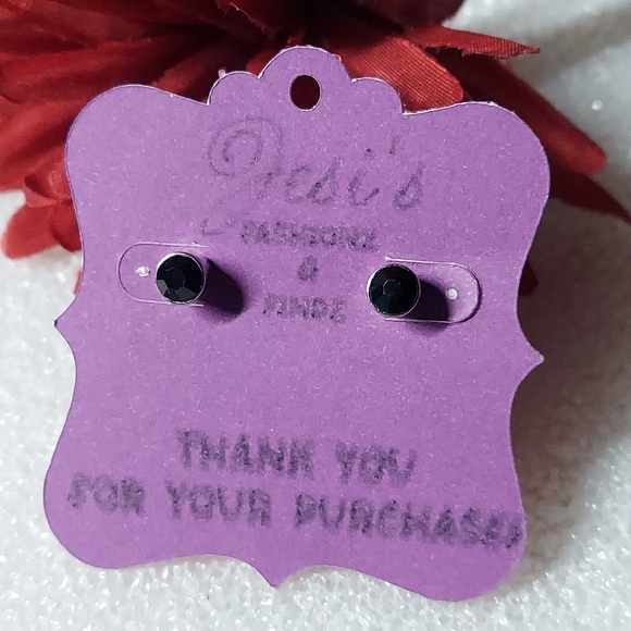 E480 Minimalist Black Crystal Stud Earrings - Picture 4 of 16